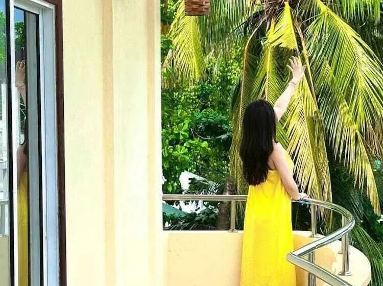 اتاق لوکس سه تخته, Sorenzo Maldives