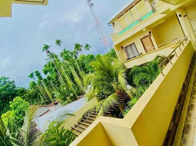 اتاق لوکس سه تخته, Sorenzo Maldives