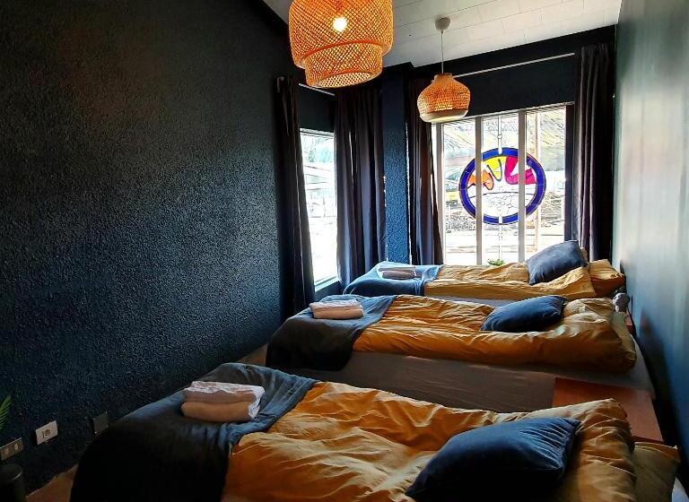 اتاق استاندارد سه نفره, The Bank Sleeping Guesthouse