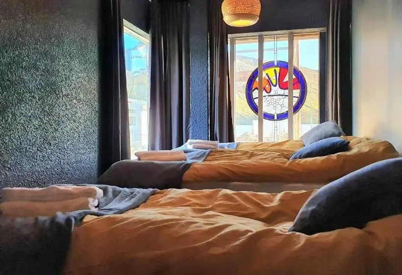 اتاق استاندارد سه نفره, The Bank Sleeping Guesthouse