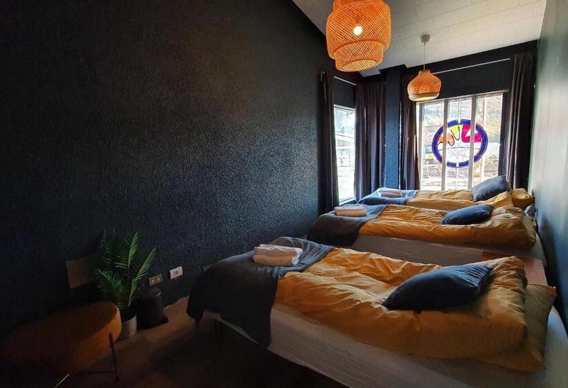 اتاق استاندارد سه نفره, The Bank Sleeping Guesthouse