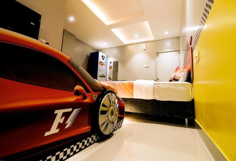 חדר משפחתי נוף להרים, Greek Glory