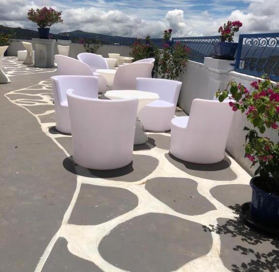 חדר משפחתי נוף להרים, Greek Glory