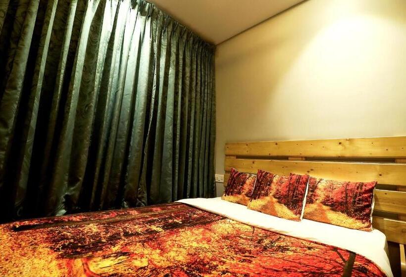 חדר אקונומי, Greek Glory