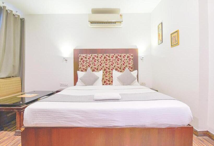 デラックスルーム, Meenakshi Palace