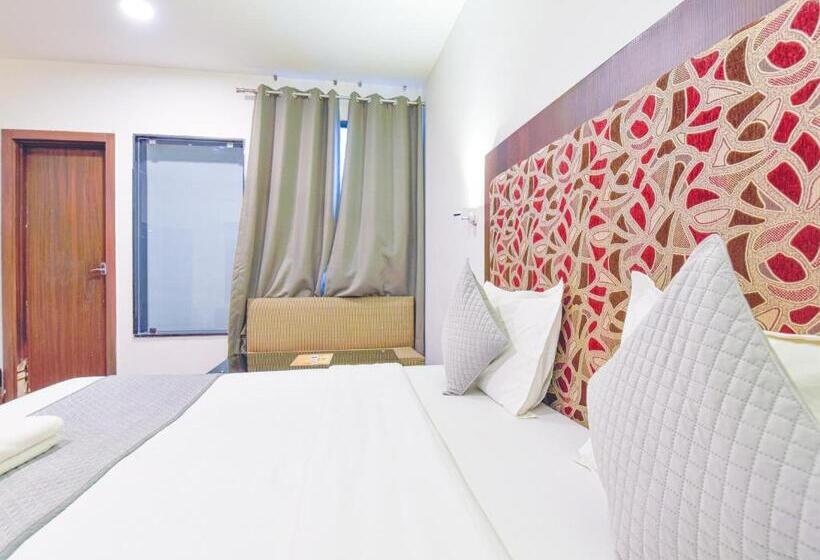 デラックスルーム, Meenakshi Palace