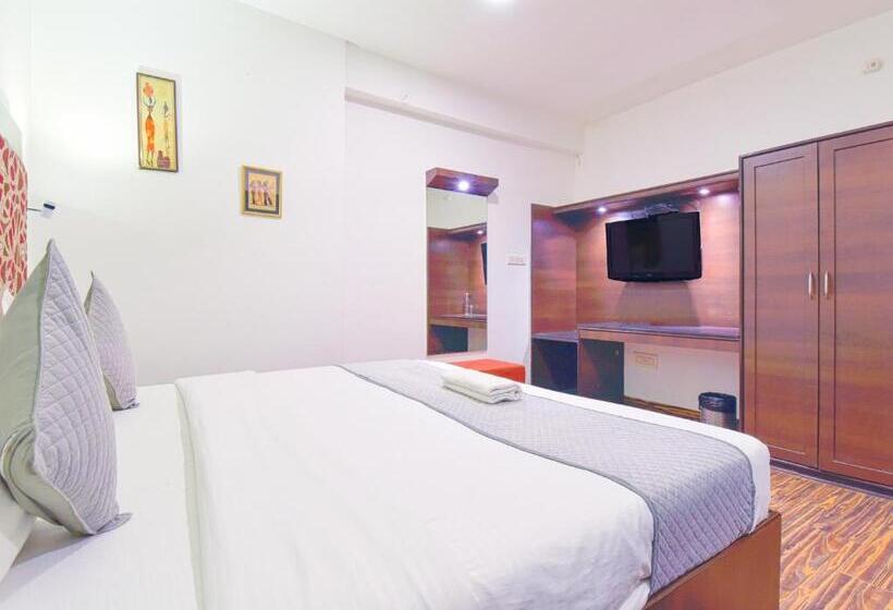 デラックスルーム, Meenakshi Palace