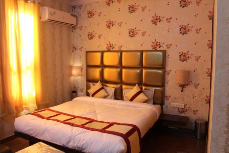 デラックスルーム, Meenakshi Palace