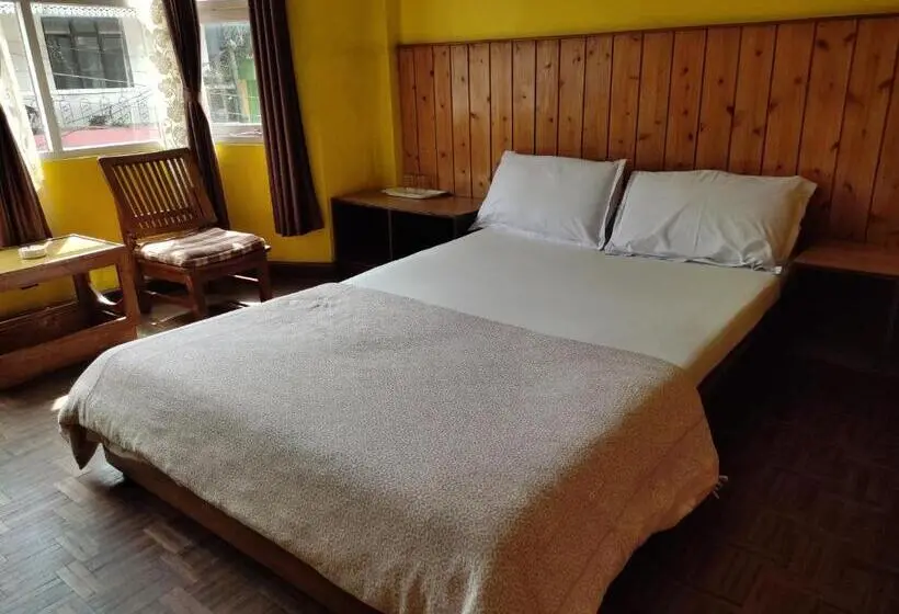 Habitació Estàndard, Mhelung
