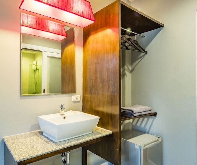 Quarto Estandar, At Hua Lamphong