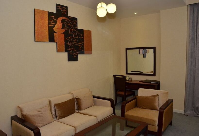 سوییت جونیور, Astoria Baku