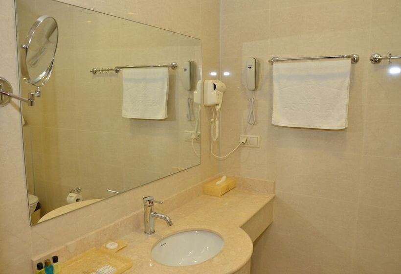 سوییت جونیور, Astoria Baku