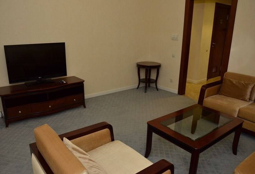 سوییت جونیور, Astoria Baku