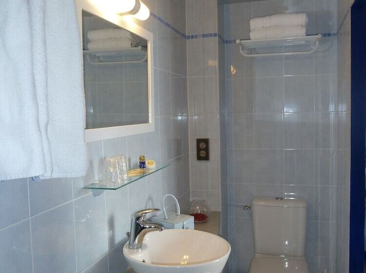 Четырехместный Номер Стандарт, Breizh Hôtel