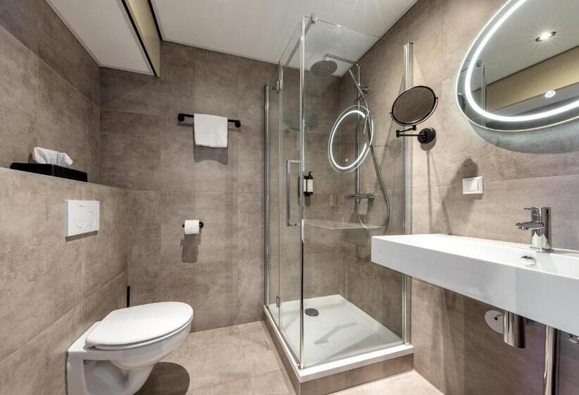 标准三人间, Broeck Oudewater