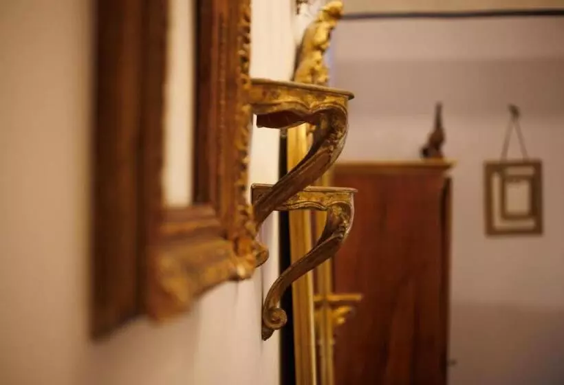 Habitació Àtic, Conacul Archia