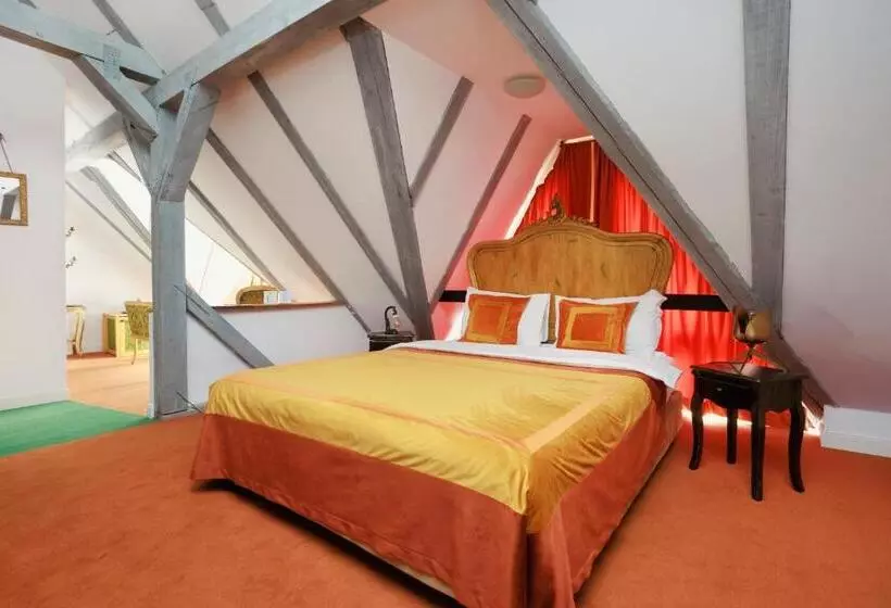 Habitació Àtic, Conacul Archia
