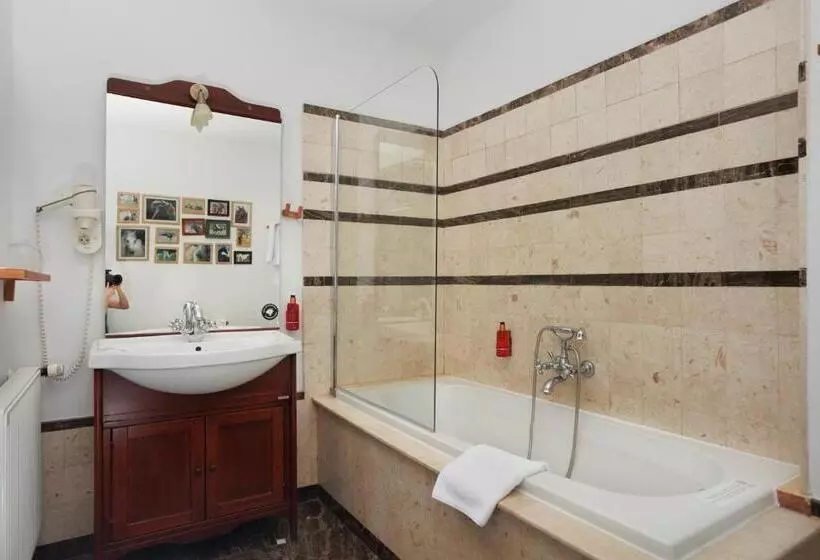 Habitació Superior, Conacul Archia