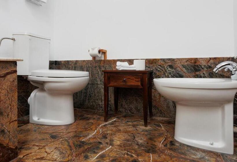 Номер Superior, Conacul Archia