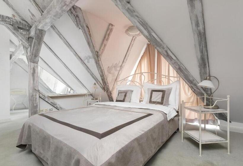 Пентхаус, Conacul Archia