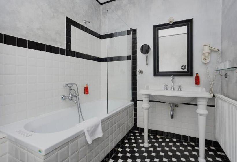 Номер Superior, Conacul Archia