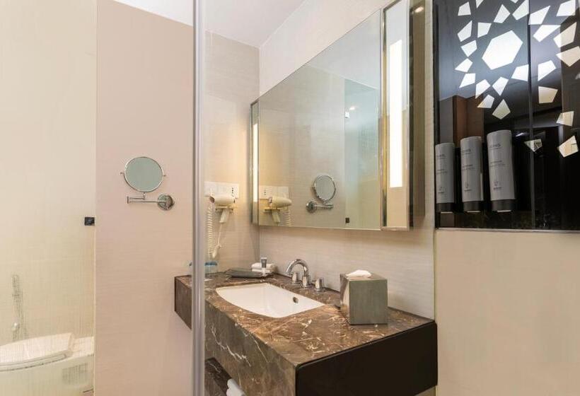 اتاق استاندارد با تخت بزرگ, Courtyard By Marriott Agra