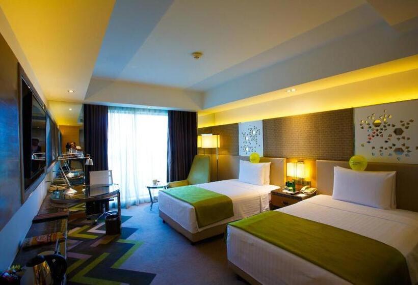 اتاق استاندارد با چشمانداز استخر, Courtyard By Marriott Agra