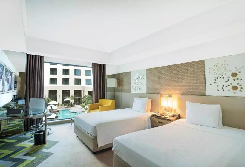 プールビュースタンダードルーム, Courtyard By Marriott Agra