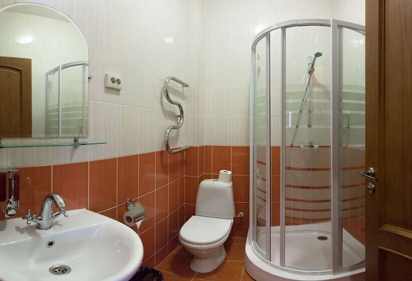 غرفة قياسية, House Of The Hunter