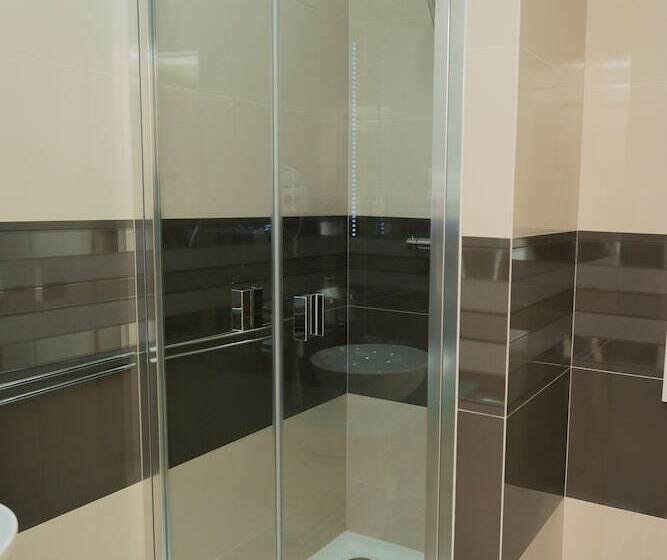 اتاق استاندارد یک نفره, Košice