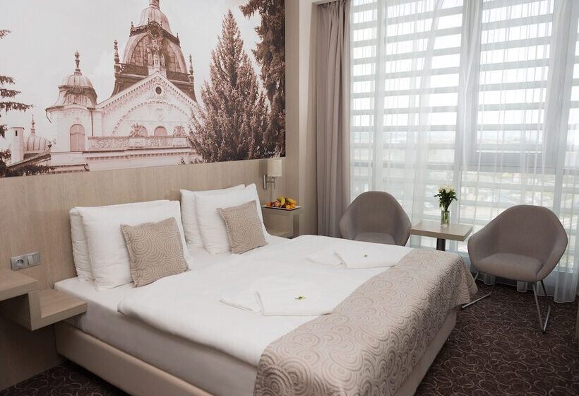 اتاق لوکس سه تخته, Košice