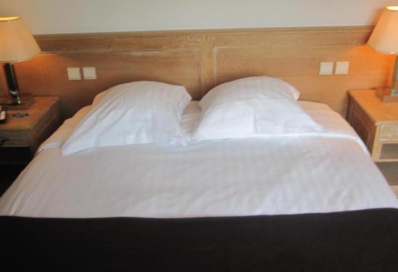 Номер Стандарт, Les Eleveurs