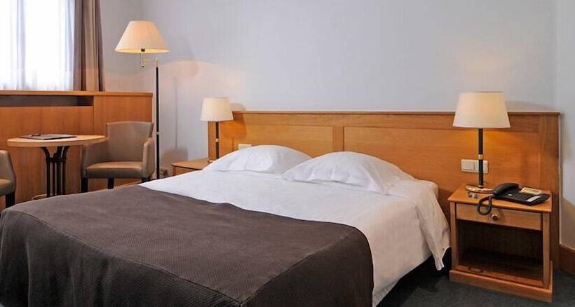 غرفة قياسية, Les Eleveurs