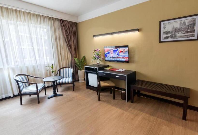 Deluxe Suite, Paradise