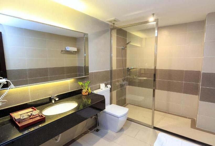 Deluxe Suite, Paradise