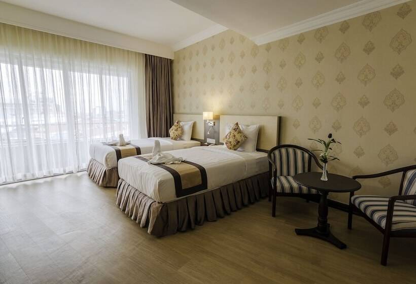 Deluxe Room, Paradise