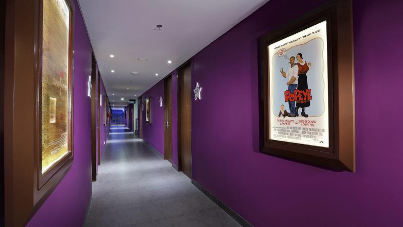 Deluxe Room, Paradise