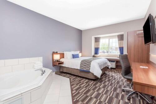 스탠다드 스튜디오, Microtel Inn & Suites Sault Ste. Marie