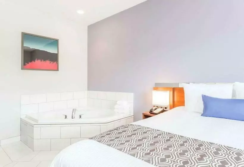 スタンダードスタジオ, Microtel Inn & Suites Sault Ste. Marie
