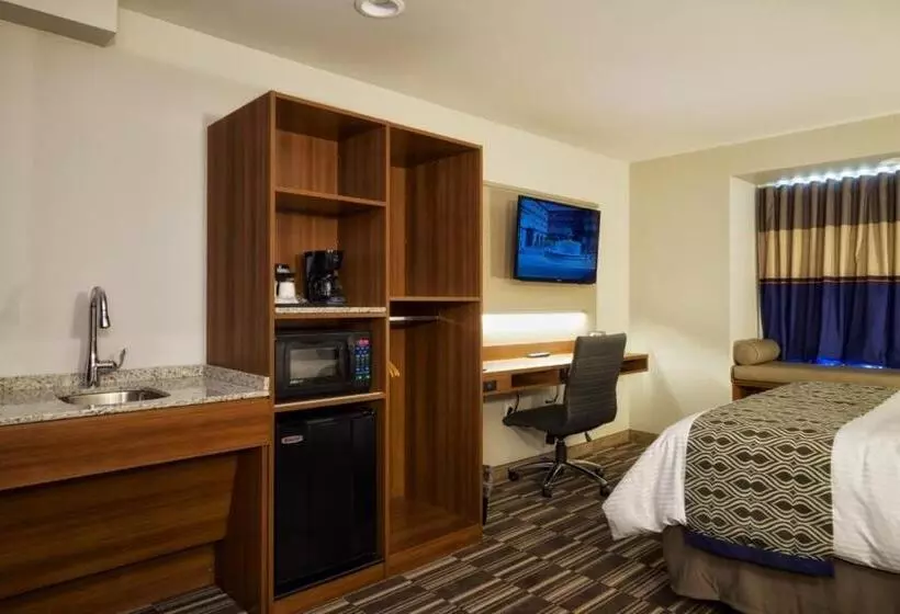 身障者適用スタンダードルーム, Microtel Inn & Suites Sault Ste. Marie