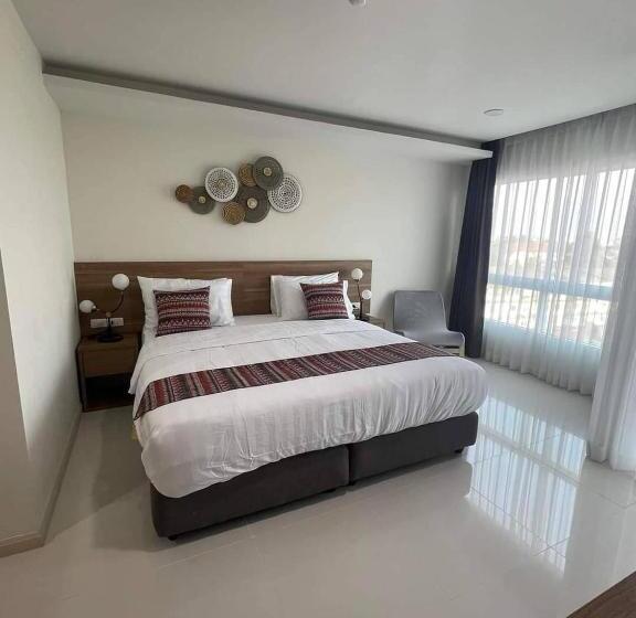 اتاق لوکس با تخت بزرگ, Christella Hotel Laemchabang