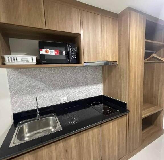 Номер Deluxe, Christella Hotel Laemchabang