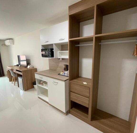 Номер Superior, Christella Hotel Laemchabang