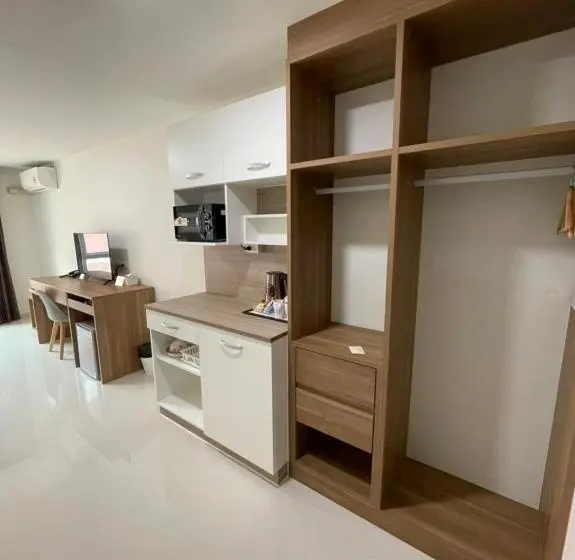 اتاق سوپریور, Christella Hotel Laemchabang