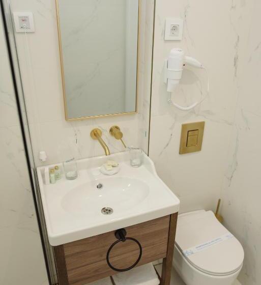 آپارتمان لوکس 1 خوابه, Artist