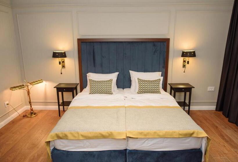 آپارتمان لوکس 1 خوابه, Artist