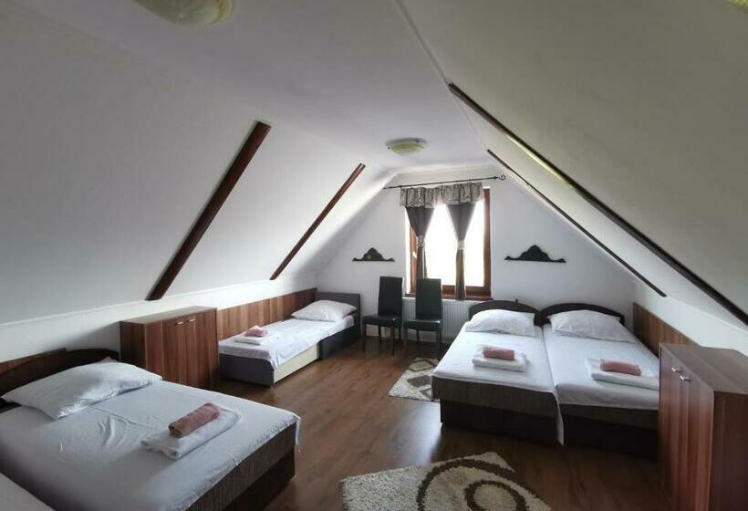 패밀리 룸, Merlot Borhotel és Látványpince