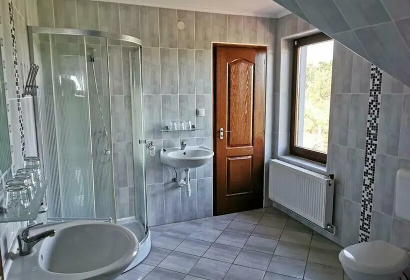 ファミリールーム, Merlot Borhotel és Látványpince