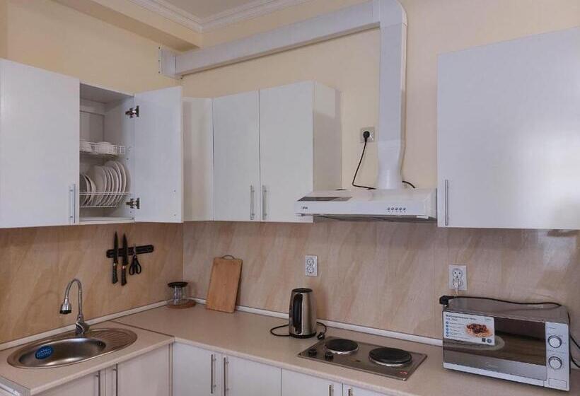 استودیوی استاندارد, Rusel