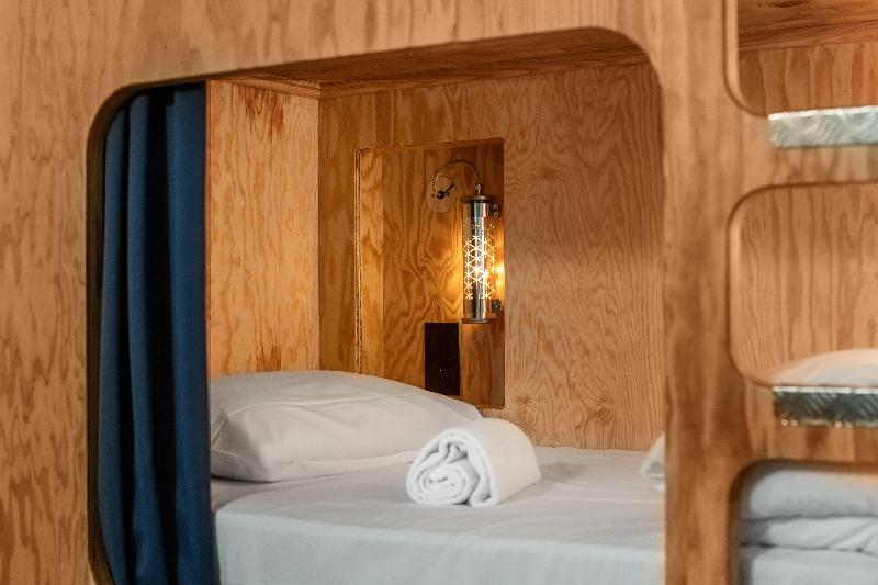 تختخواب در اتاق مشترک, Eklo Paris Roissy Cdg Airport